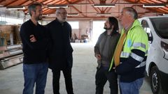 El teniente de alcalde Rub�n Arroxo y el edil Alexandre Penas visitaron las naves del parque de A Milagrosa.
