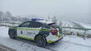 Patrulla de la Guardia Civil de Trfico, en una jornada de nieve en la provincia de Ourense