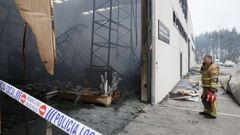 Bomberos comarcales controlando los puntos calientes