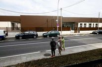 El nuevo edificio del Vales Villamar�n abrir� hoy sus puertas para los ni�os de Betanzos. 