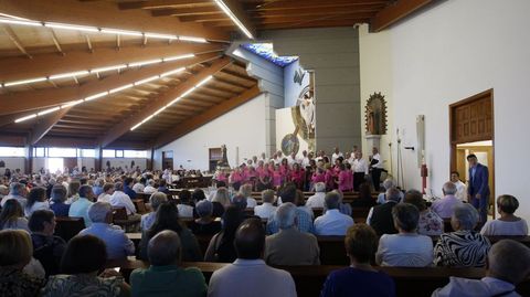La iglesia de San Antonio, con capacidad para mil personas, se llenó este 13 de junio