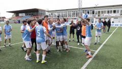 Los jugadores de la UD Ourense celebrando la victoria ante el Berganti�os, asegurando su plaza para la fase de ascenso a Primera Federaci�n