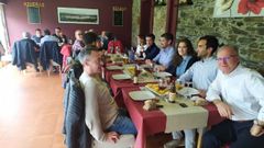 Clientes en el restaurante Casa La Madriña, en Taraza (Meirás), ayer al mediodía