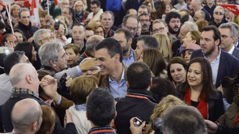 Pedro S�nchez, aclamado por militantes socialistas.