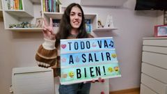 Aitana Franco Fern�ndez, en su casa de Rouxique, en Vilalonga (Sanxenxo), es sorda de nacimiento y logr� un premio de  ESO al esfuerzo y la superaci�n personal