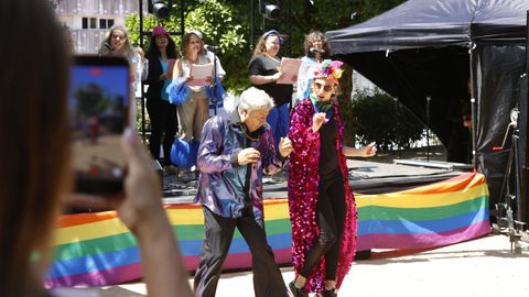 Actuaci�n del grupo Happy Singers en el inicio del d�a del orgullo LGTBIQ+