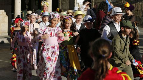 Desfile de carnaval del conservatorio de Ribadavia.En Ribadavia, el desfile de entroido combin disfraces y mucha msica. Estaba protagonizado por los integrantes del conservatorio