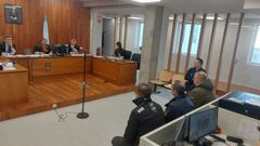 Los implicados sentados hoy en el banquillo en los juzgados de Vigo