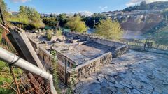 En las termas no se ha movido ni una piedra desde que se quemaron en abril del a�o 2019.