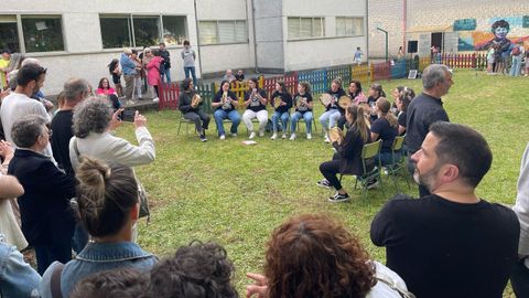 Festa con foliada no colexio de Parga