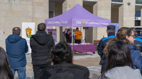 Carpa de concienciacin en la Praza Maior de Xinzo por el 25N