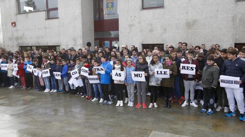 violenciamachista.Minuto de silencio en Boqueix�n con los padres de Ana Mar�a Enjamio, la chica asesinada en Vigo el pasado viernes