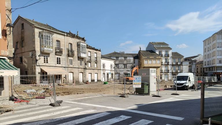 Las obras en la plaza afectan al acceso a los comercios