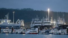 Pesqueros atracados en el puerto de Celeiro (Viveiro) en un amanecer de principios de marzo del 2026.