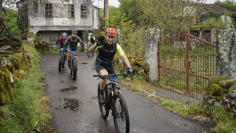 La quinta BTT de O Ribeiro, celebrada el domingo 24 de abril, era una marcha cicloturista de montaa, con recorridos de 35 o 50 kilmetros.