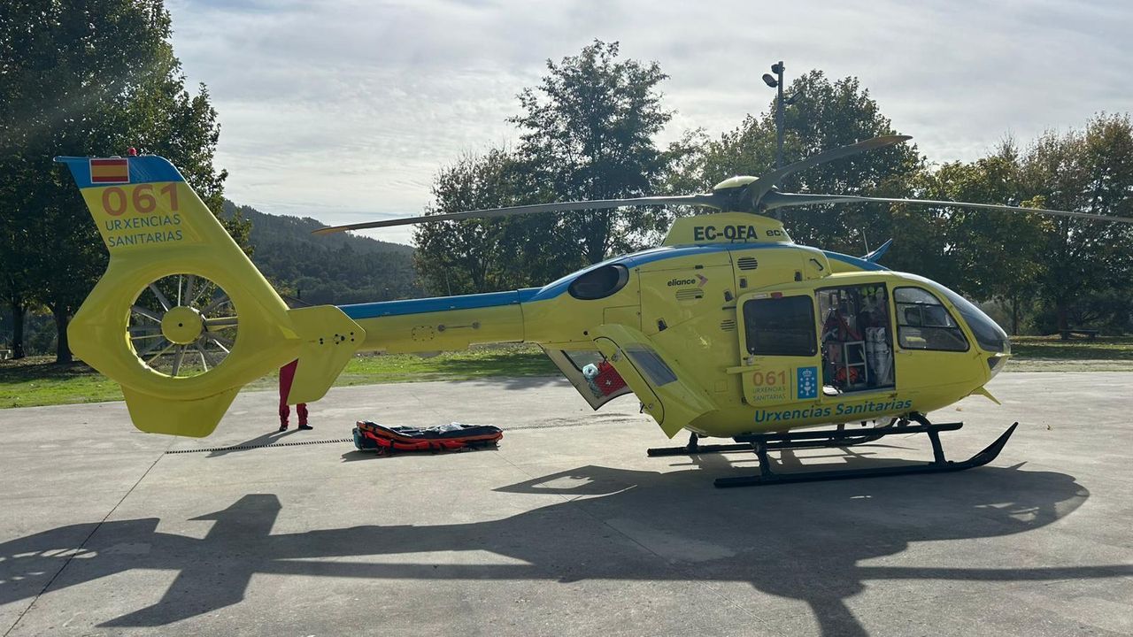 Evacuado en helicóptero un hombre herido de gravedad tras ser golpeado por una grúa en Bande