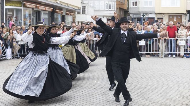 Los distintos grupos de Arume de Cai�n bailar�n esta tarde, en el puerto: 19.00 horas