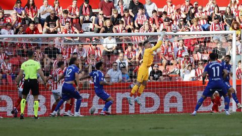 Derbi asturiano entre el Real Sporting de Gijon y el Real Oviedo en El Molin�n