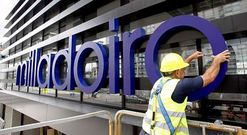 Santiago Sur calcula que el centro comercial de Milladoiro abrir� dentro de un mes.