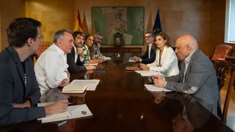 Imagen de la reuni�n de la comisi�n de seguimiento del pacto de Gobierno mantenida entre los diputados de Sumar y el Ejecutivo en el Congreso.