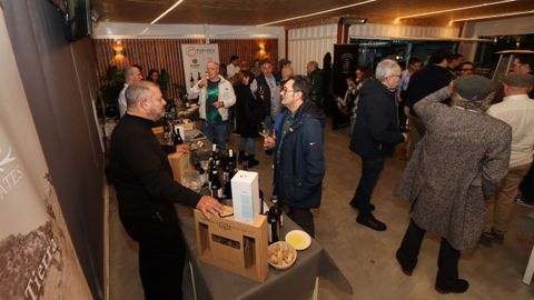 Eleuterio Balayo llev las mejores bodegas, conservas y quesos a La Ubi de Boiro