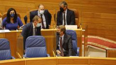 El conselleiro de Facenda, Valeriano Mart�nez, conversa con el presidente de la Xunta