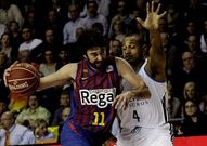 Juan Carlos Navarro, frente a Dontaye Draper.