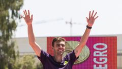 Adri�n Ben, tras ganar en M�laga su segundo t�tulo de campe�n de Espa�a de 1.500 metros al aire libre.