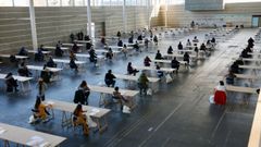 Un examen de oposici�n en el Recinto Ferial de Pontevedra siguiendo el protocolo anticovid