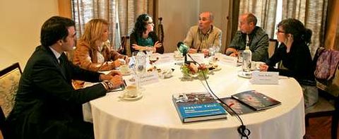Joaquim Falc� fue el centro del coloquio sobre arte celebrado en el hotel Palacio del Carmen.