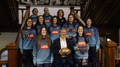 El presidente de la Diputacin, Luis Menor, recibi a las jugadoras y equipo tcnico del  Club Voleibol Ourense, que se proclam campen de la Primera Divisin Nacional Femenina