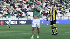 Escobar lamentando una ocasi�n marrada en el Racing-Barakaldo.