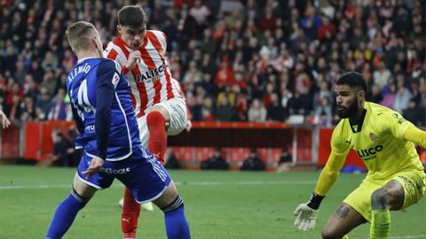Derbi asturiano entre el Real Sporting de Gijon y el Real Oviedo en El Molin�n