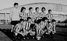 Por el D�por jugaron Seoane; Pardo, Canario, Canosa; Pi�a, Cobas; Pi�o, Juan Carlos, Castro, Mu�oz y Rabadeira.