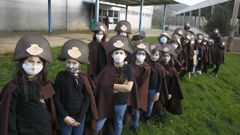 Alumnos del CEIP Santa Rita de Galdo de  peregrinos  del Cami�o do Mar, en su proyecto Voz Natura