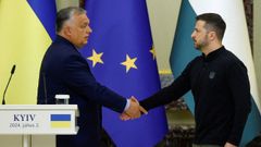 Orban y Zelenski en uno de sus primeros encuentros