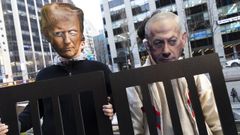 Manifestantes en Seul con caretas de los presidentes de EE.UU e Israel en protesta por la�guerra�en Oriente M�dio