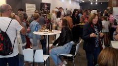 Asistentes a la jornada gastron�mica organizada por el Ayuntamiento de Monforte en la plaza de abastos