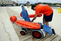 Socorrista en la playa de O Torno, en San Cibrao.