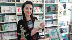 Pili S�nchez con exemplares dos seus dous libros