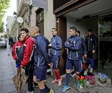 <span lang= es-es >Suerte dispar con el vicepresidente y el director general</span>. El �nico miembro del plantel directivo que recibi� el escrito en persona de los jugadores fue el vicepresidente, Jos� Ram�n Fern�ndez Morgade (a la izquierda). Este opt� por denunciar a la plantilla por coacciones. Menos suerte tuvieron en el caso del director general del club. Trataron sin �xito de localizarlo en un local de hosteler�a para darle la carta.
