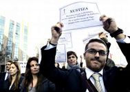 Los abogados, jueces y fiscales se manifestaron en numerosas ocasiones en contra de las tasas para la justicia. 