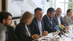 Gonz�lez Formoso durante su intervenci�n en el foro Conversas no Parador, organizado por el Club de Prensa de Ferrol.