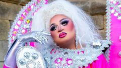 �Bombombun� es el nombre art�stico de Carbonett como drag queen.