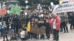 Alumnos, padres, docentes y la patronal de los colegios exigen a la Consejera de Educacin el derecho a elegir centro y protestan contra el recorte de unidades en la concertada.Alumnos, padres, docentes y la patronal de los colegios exigen a la Consejera de Educacin el derecho a elegir centro y protestan contra el recorte de unidades en la concertada