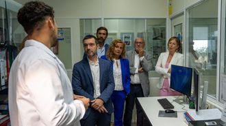 Bustinduy, en el centro de investigaci&oacute;n del campus vigu&eacute;s este lunes
