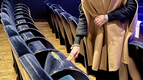 El PP de Pontevedra denuncia el mal estado del Teatro Principal, en la imagen, una butaca deteriorada