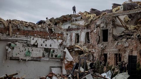 Una manzana de casas destruidas por los bombardeos en Kiev