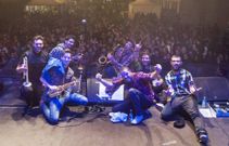 A formaci�n durante o pecha do festival Castelo Rock