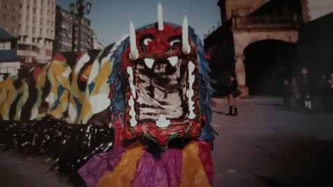 Imagen de la comparsa en la que particip� Paco Otero en 1988